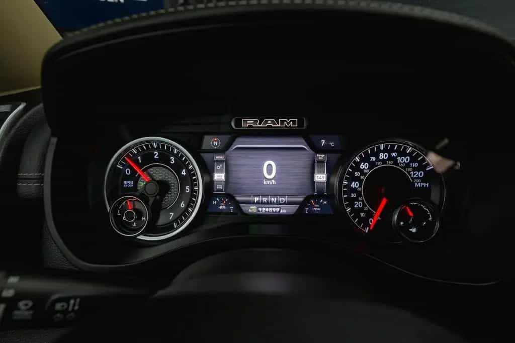 Dodge RAM 5.7 V8 HEMI 4x4 NIGHT-Edition LARAMIE *LED* 07/2019-photo-34