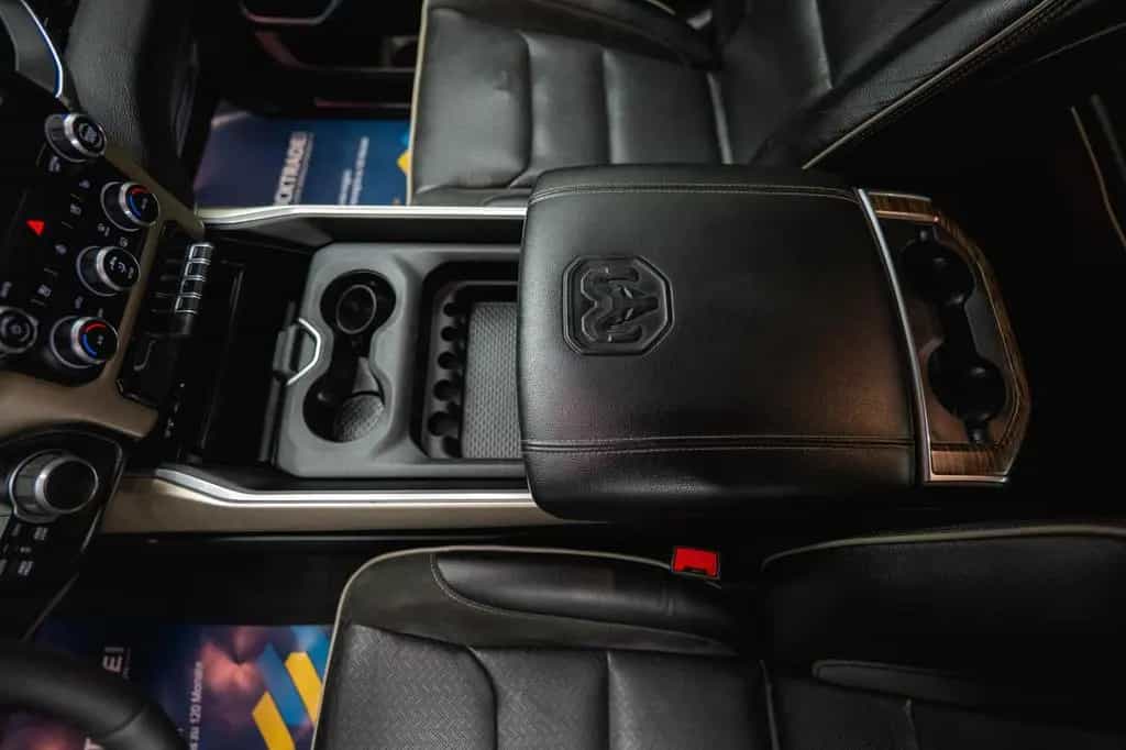 Dodge RAM 5.7 V8 HEMI 4x4 NIGHT-Edition LARAMIE *LED* 07/2019-photo-42