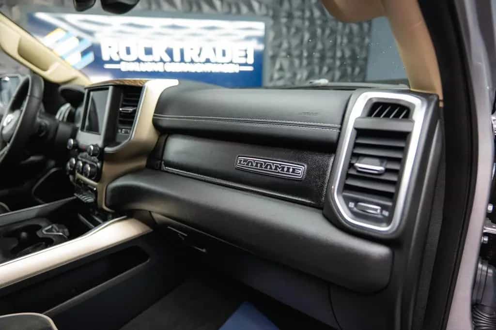 Dodge RAM 5.7 V8 HEMI 4x4 NIGHT-Edition LARAMIE *LED* 07/2019-photo-47