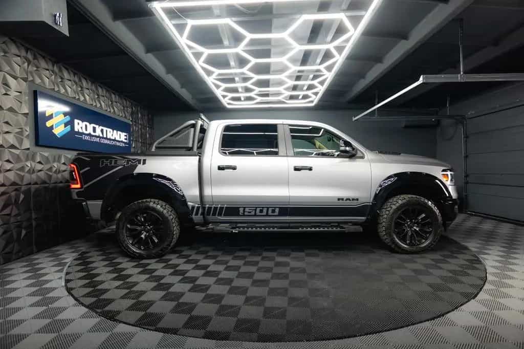 Dodge RAM 5.7 V8 HEMI 4x4 NIGHT-Edition LARAMIE *LED* 07/2019-photo-7