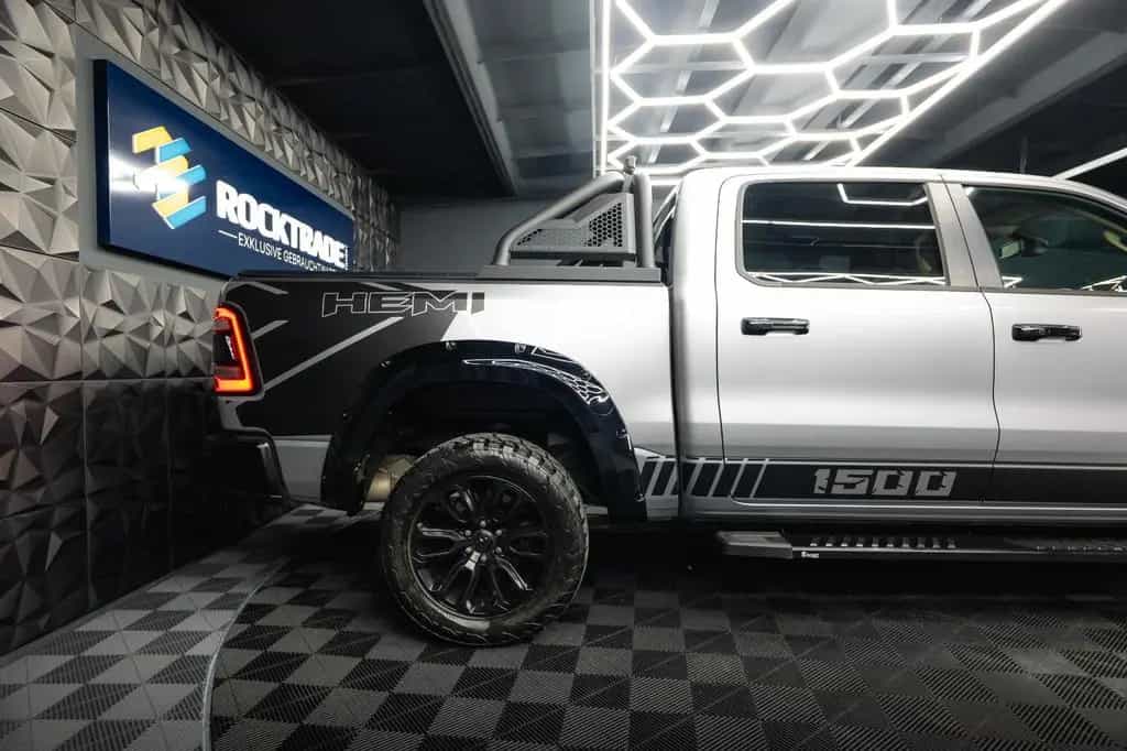 Dodge RAM 5.7 V8 HEMI 4x4 NIGHT-Edition LARAMIE *LED* 07/2019-photo-8