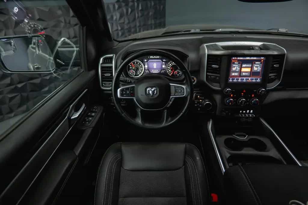 Dodge RAM 5.7 V8 HEMI 4x4 OFFROAD NIGHT-Edition LED 07/2021-photo-26