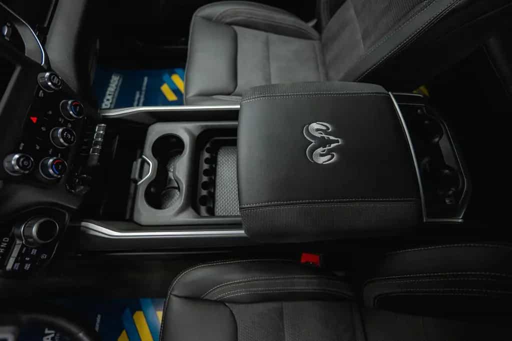 Dodge RAM 5.7 V8 HEMI 4x4 OFFROAD NIGHT-Edition LED 07/2021-photo-38