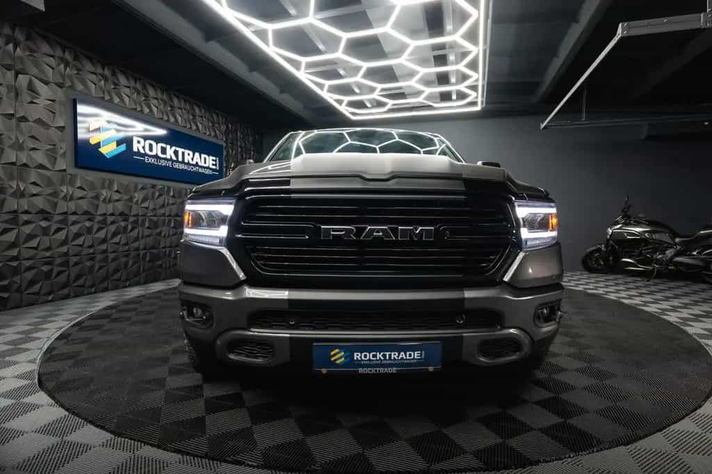 Dodge RAM 5.7 V8 HEMI 4x4 OFFROAD NIGHT-Edition LED 07/2021-photo-4