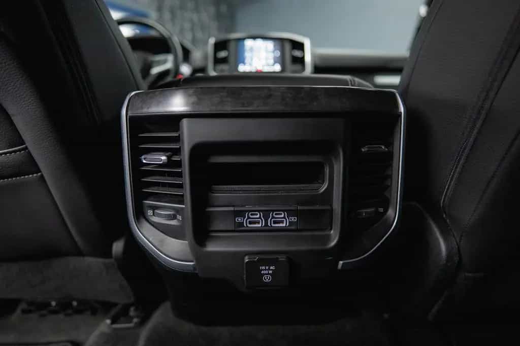 Dodge RAM 5.7 V8 HEMI 4x4 OFFROAD NIGHT-Edition LED 07/2021-photo-42