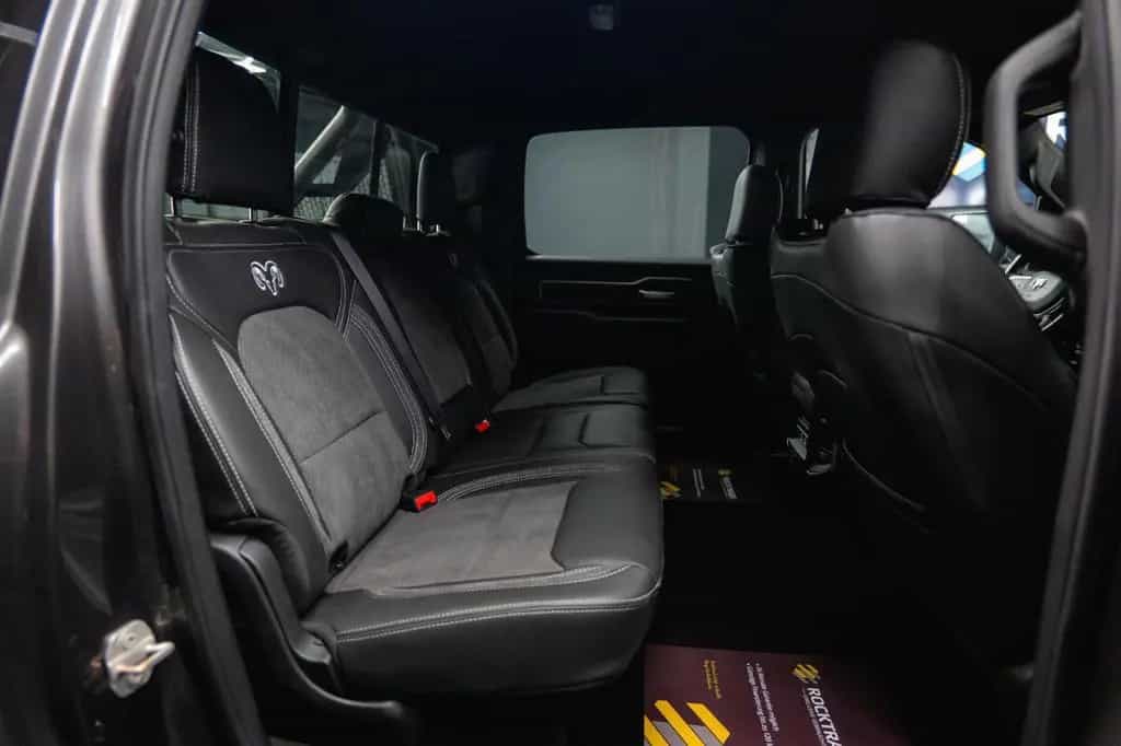 Dodge RAM 5.7 V8 HEMI 4x4 OFFROAD NIGHT-Edition LED 07/2021-photo-43