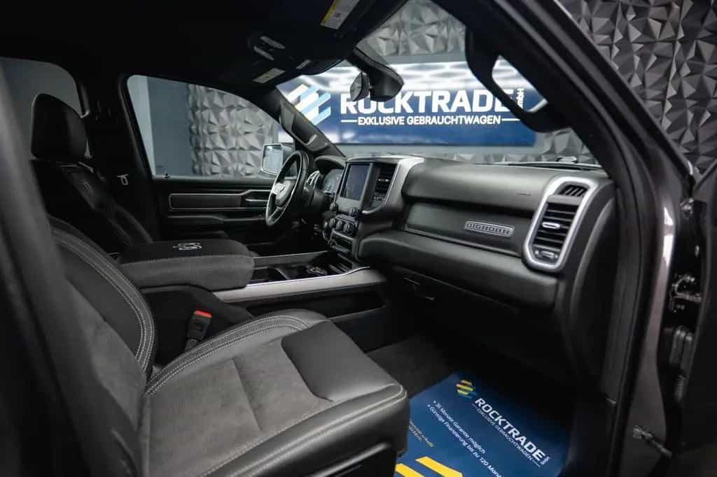 Dodge RAM 5.7 V8 HEMI 4x4 OFFROAD NIGHT-Edition LED 07/2021-photo-44