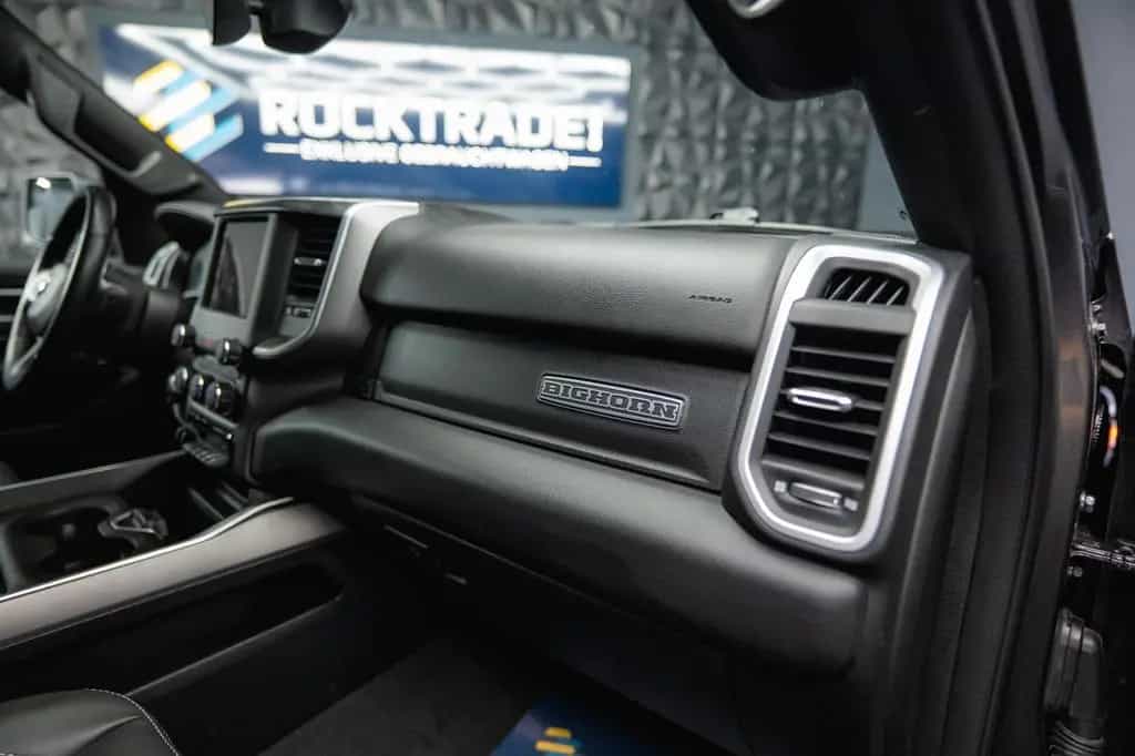 Dodge RAM 5.7 V8 HEMI 4x4 OFFROAD NIGHT-Edition LED 07/2021-photo-45