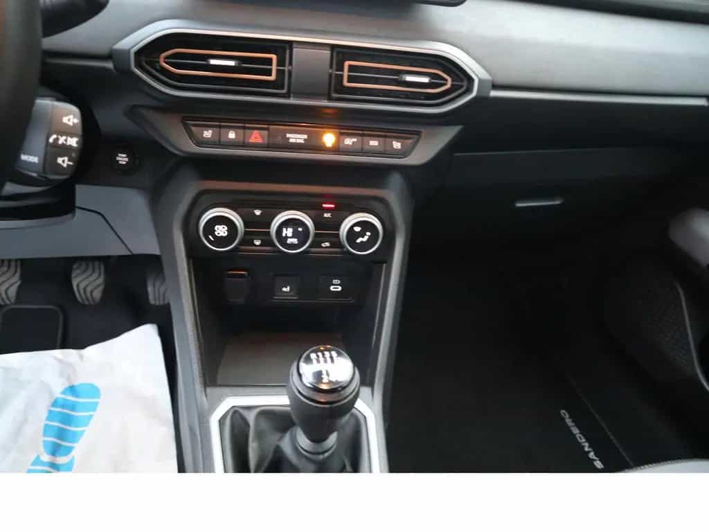 Dacia Sandero Stepway Extreme Navi Scheckheftgepflegt 10/2024-photo-13