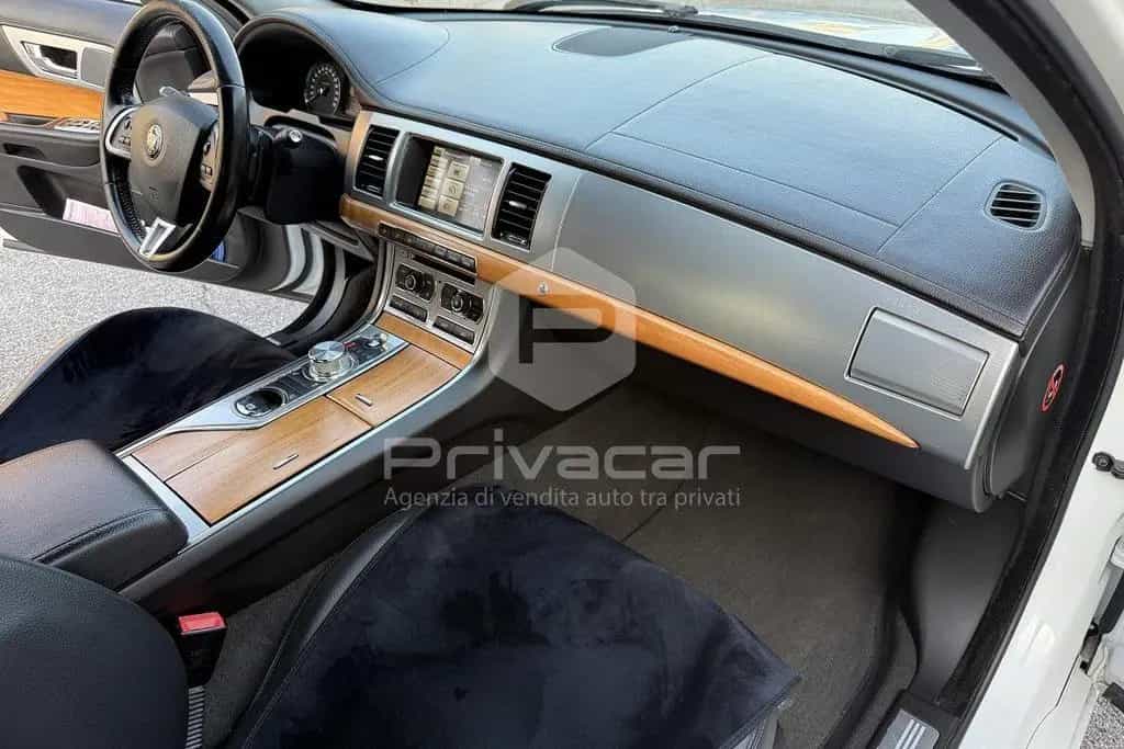 Jaguar XF XF 2.2 D Eco 11/2013-photo-9