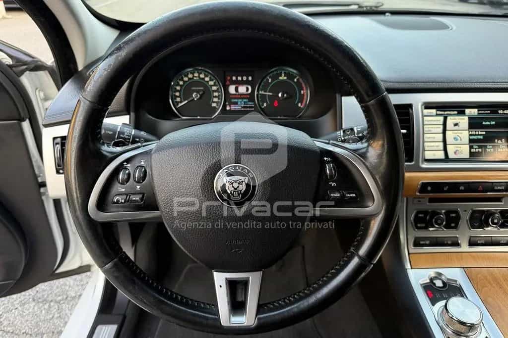 Jaguar XF XF 2.2 D Eco 11/2013-photo-12