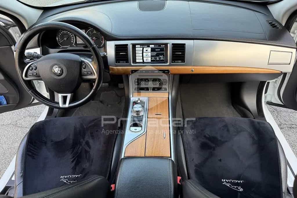 Jaguar XF XF 2.2 D Eco 11/2013-photo-8