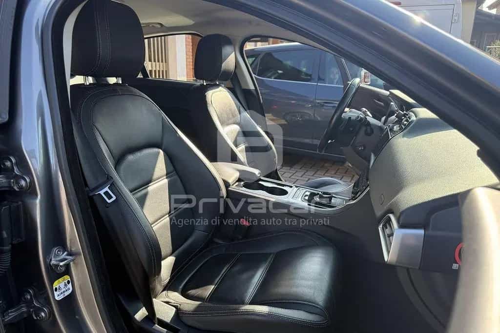 Jaguar XE XE 2.0 D Turbo 180 CV AWD aut. Pure 07/2017-photo-12