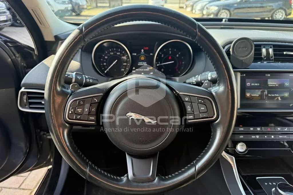 Jaguar XE XE 2.0 D Turbo 180 CV AWD aut. Pure 07/2017-photo-13