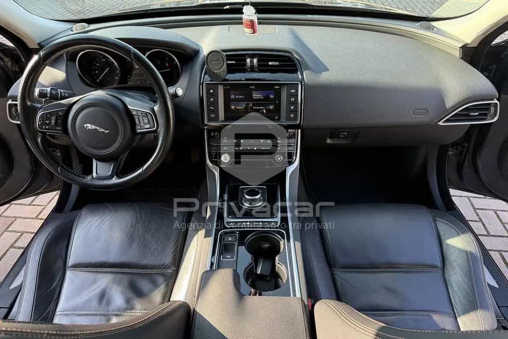 Jaguar XE XE 2.0 D Turbo 180 CV AWD aut. Pure 07/2017-photo-9