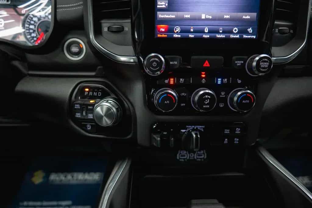 Dodge RAM 5.7 V8 HEMI 4x4 NIGHT-Edition LARAMIE Sport 07/2021-photo-28