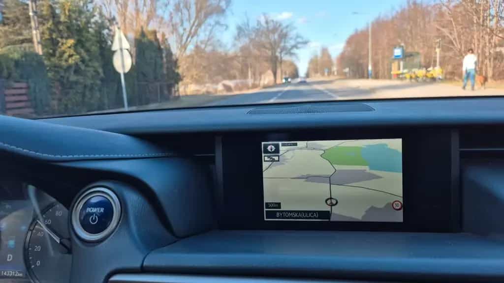 Lexus IS 300 300h gut gepflegt und fahrbereit 11/2017-photo-11