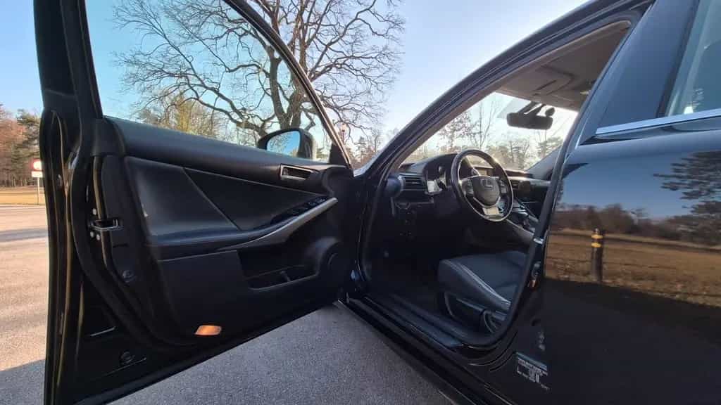 Lexus IS 300 300h gut gepflegt und fahrbereit 11/2017-photo-6