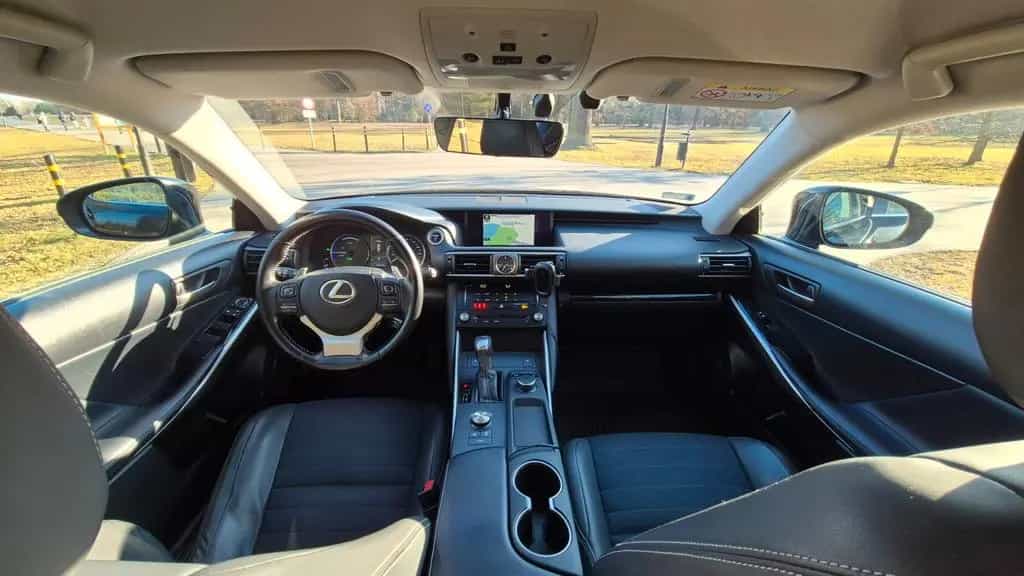 Lexus IS 300 300h gut gepflegt und fahrbereit 11/2017-photo-8
