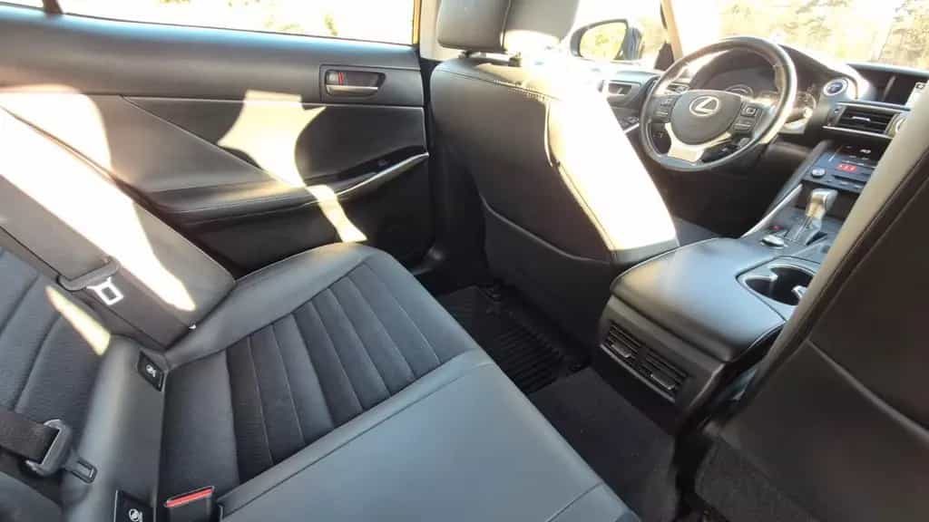 Lexus IS 300 300h gut gepflegt und fahrbereit 11/2017-photo-9