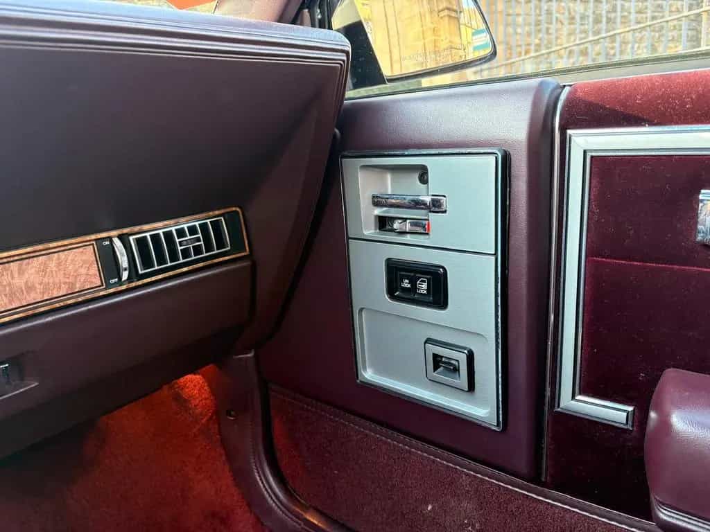 Buick Century 12/1988-photo-11