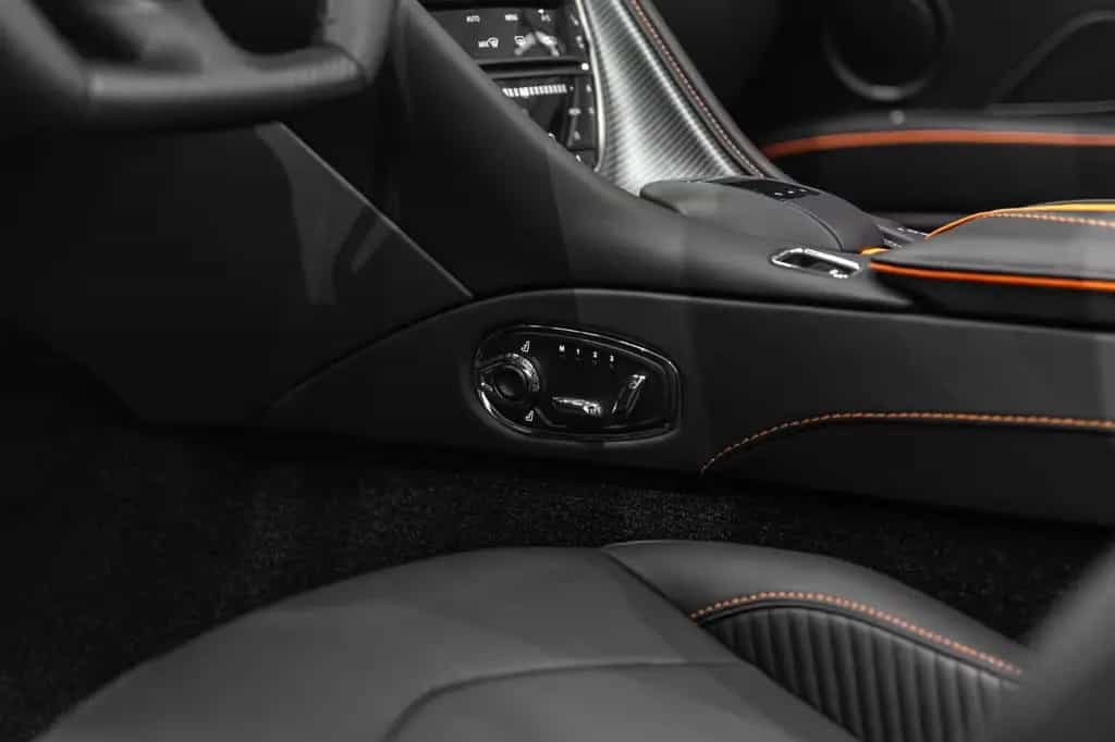 Aston Martin DBS Volante 770 Ultimate *Q *B&O *Carbon 08/2023-photo-12