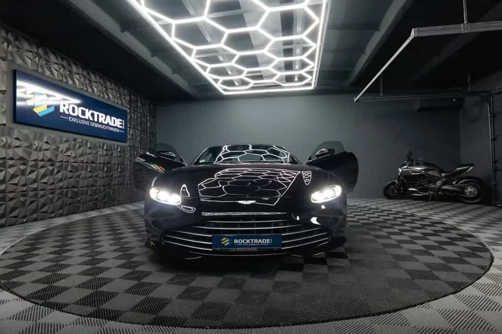 Aston Martin V8 Vantage 4.0 V8 DB11 Coupe *1.Hand*360*Memory* 02/2023-photo-3