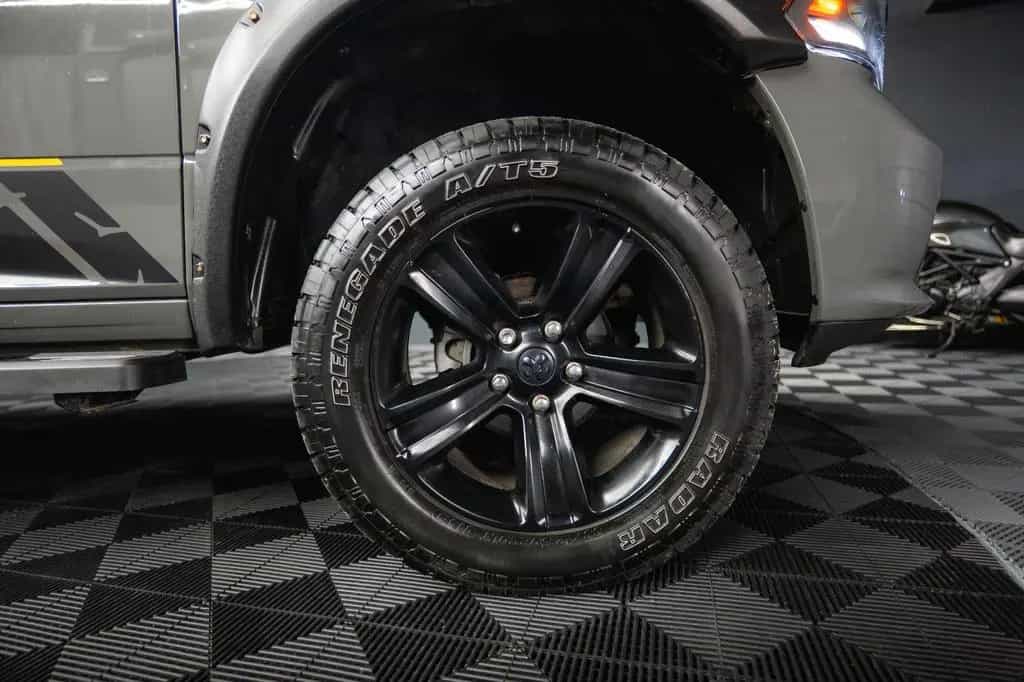 Dodge RAM 5.7 V8 HEMI 4x4 OFFROAD Night-Paket *LED*AHK 03/2023-photo-8