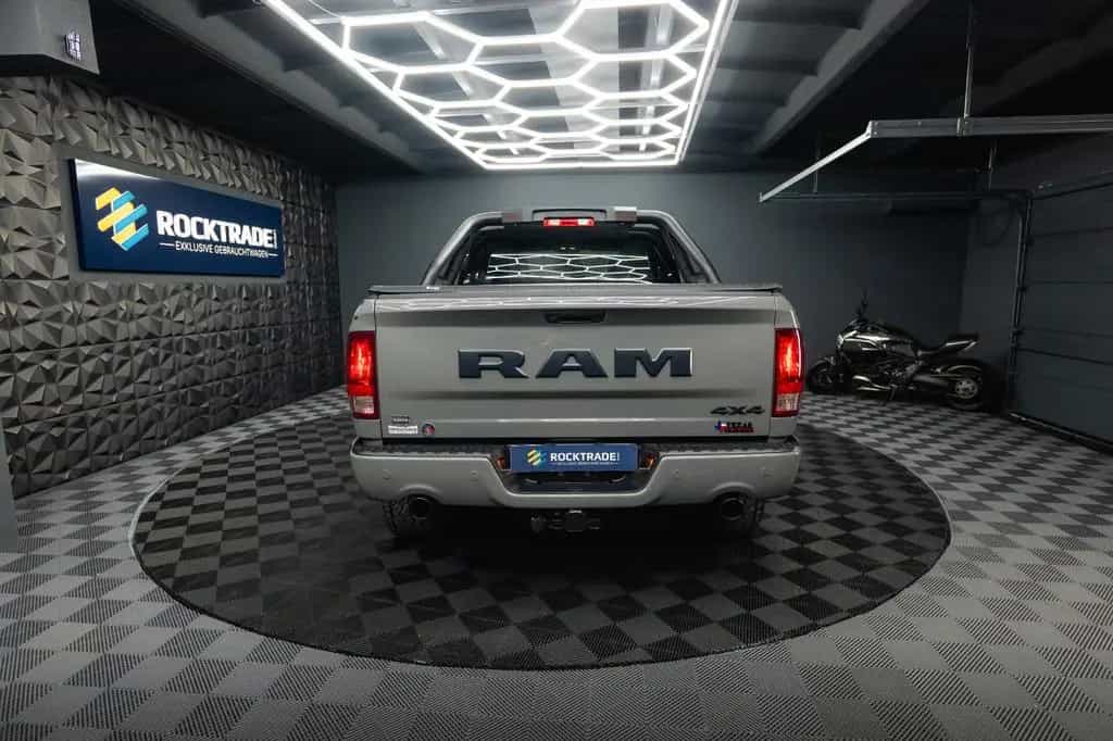 Dodge RAM 5.7 V8 HEMI 4x4 OFFROAD Night-Paket *LED*AHK 03/2023-photo-11