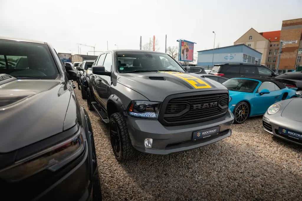 Dodge RAM 5.7 V8 HEMI 4x4 OFFROAD Night-Paket *LED*AHK 03/2023-photo-17