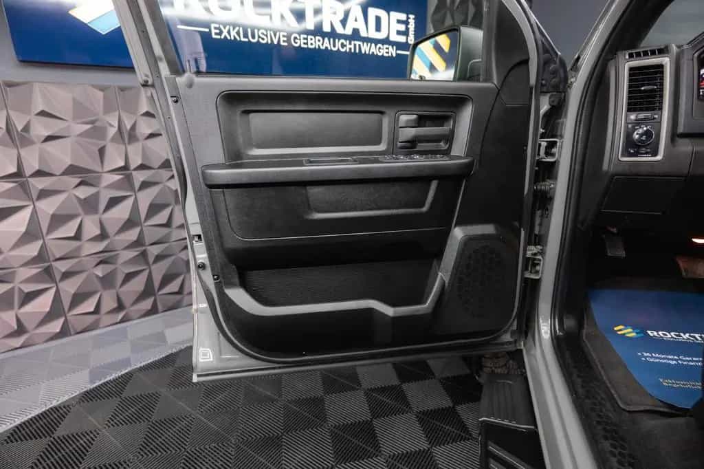 Dodge RAM 5.7 V8 HEMI 4x4 OFFROAD Night-Paket *LED*AHK 03/2023-photo-28