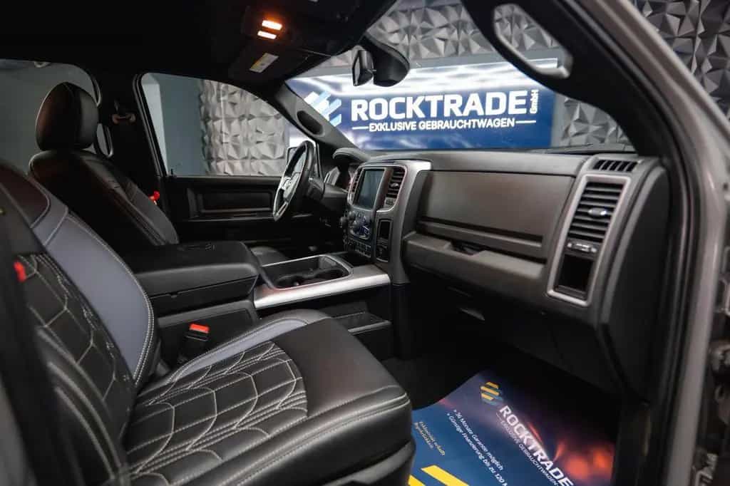 Dodge RAM 5.7 V8 HEMI 4x4 OFFROAD Night-Paket *LED*AHK 03/2023-photo-35