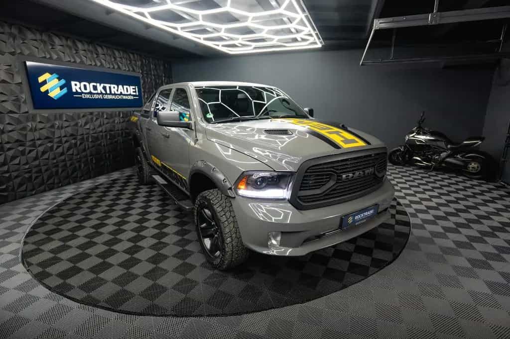 Dodge RAM 5.7 V8 HEMI 4x4 OFFROAD Night-Paket *LED*AHK 03/2023-photo-2