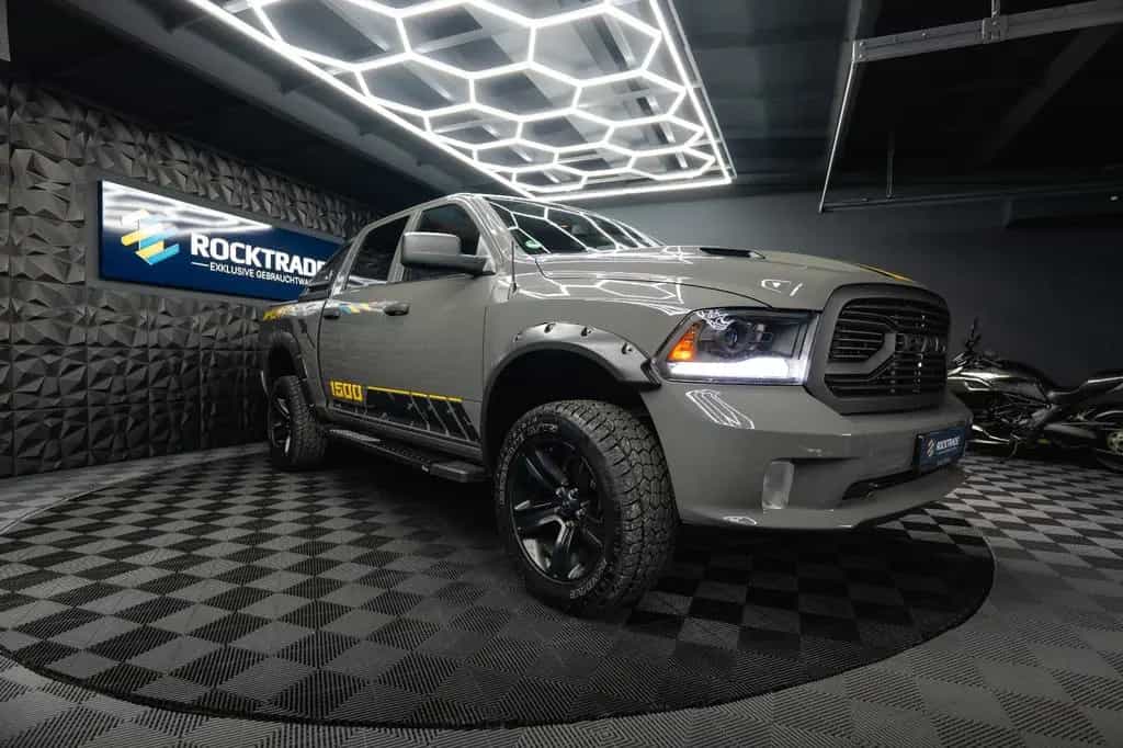 Dodge RAM 5.7 V8 HEMI 4x4 OFFROAD Night-Paket *LED*AHK 03/2023-photo-3