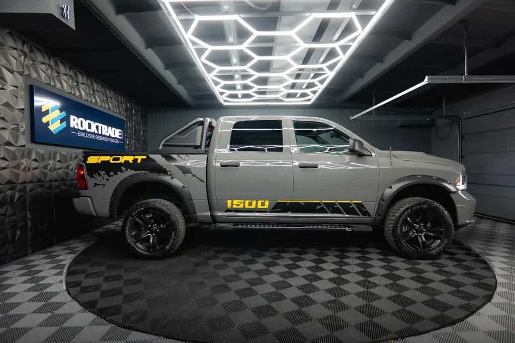 Dodge RAM 5.7 V8 HEMI 4x4 OFFROAD Night-Paket *LED*AHK 03/2023-photo-4