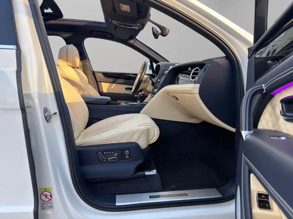 Bentley Bentayga W12 Panorama 12/2017-photo-9
