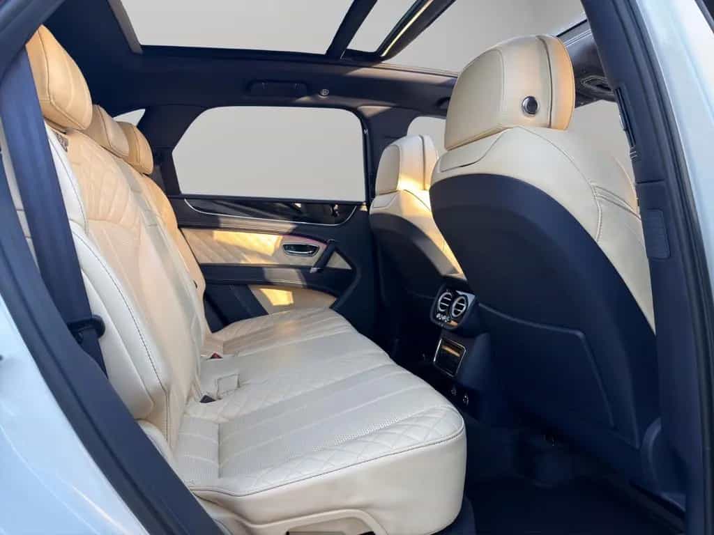 Bentley Bentayga W12 Panorama 12/2017-photo-10