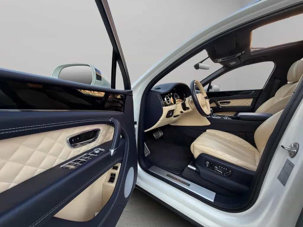 Bentley Bentayga W12 Panorama 12/2017-photo-11