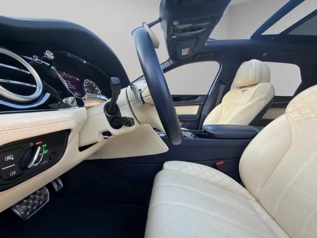 Bentley Bentayga W12 Panorama 12/2017-photo-15