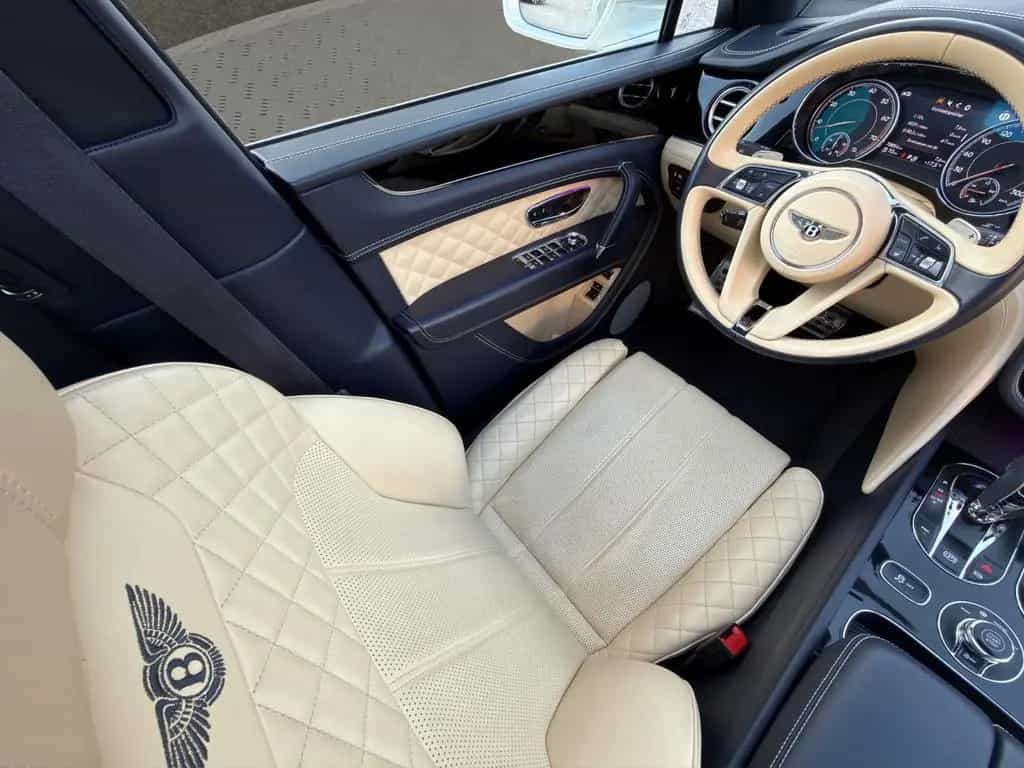 Bentley Bentayga W12 Panorama 12/2017-photo-16