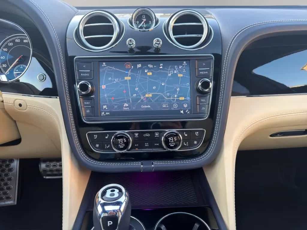 Bentley Bentayga W12 Panorama 12/2017-photo-20