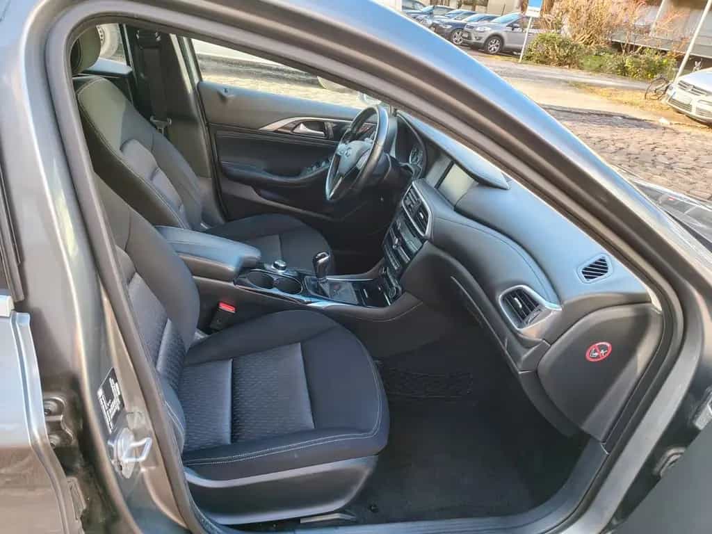 Infiniti Q30 1.5d Nav, LED 04/2017-photo-5
