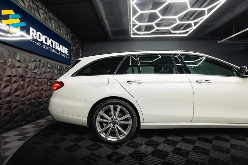 Mercedes-Benz E-Class 220d 4Matic Business *LED*Kamera*Scheckheft* 10/2017-photo-10