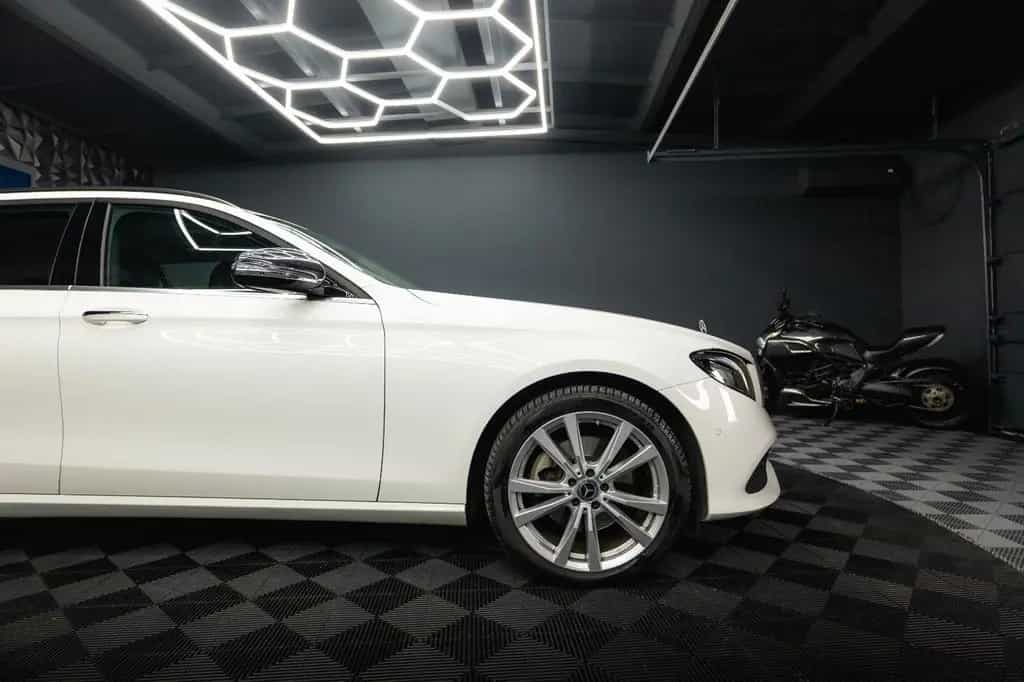 Mercedes-Benz E-Class 220d 4Matic Business *LED*Kamera*Scheckheft* 10/2017-photo-11