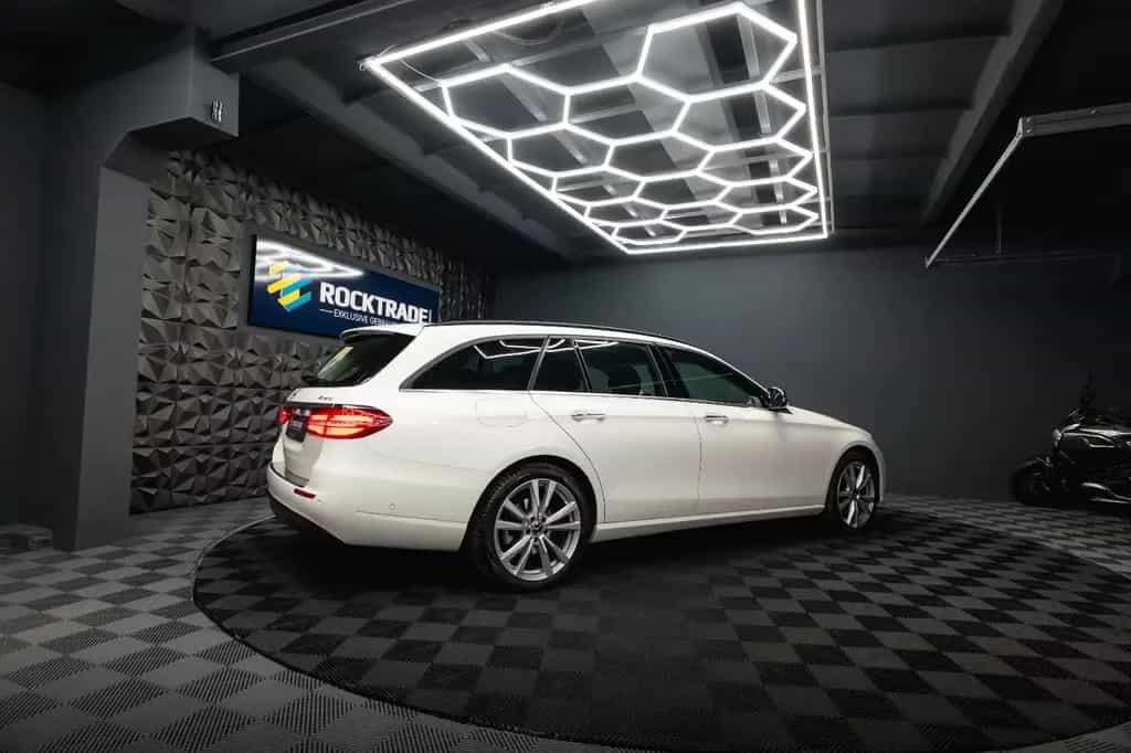 Mercedes-Benz E-Class 220d 4Matic Business *LED*Kamera*Scheckheft* 10/2017-photo-12