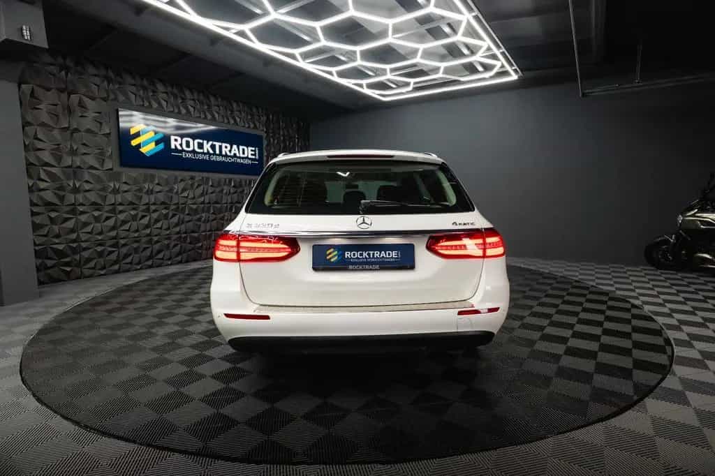 Mercedes-Benz E-Class 220d 4Matic Business *LED*Kamera*Scheckheft* 10/2017-photo-13
