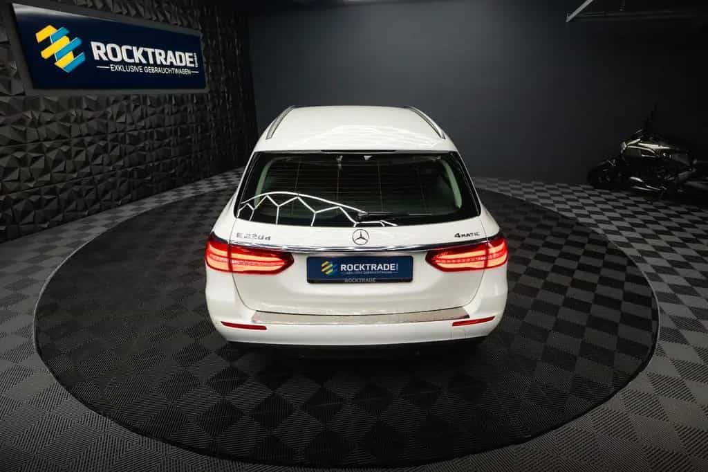 Mercedes-Benz E-Class 220d 4Matic Business *LED*Kamera*Scheckheft* 10/2017-photo-14