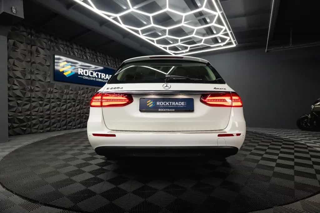 Mercedes-Benz E-Class 220d 4Matic Business *LED*Kamera*Scheckheft* 10/2017-photo-17