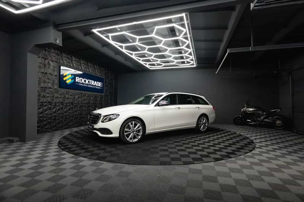 Mercedes-Benz E-Class 220d 4Matic Business *LED*Kamera*Scheckheft* 10/2017-photo-2
