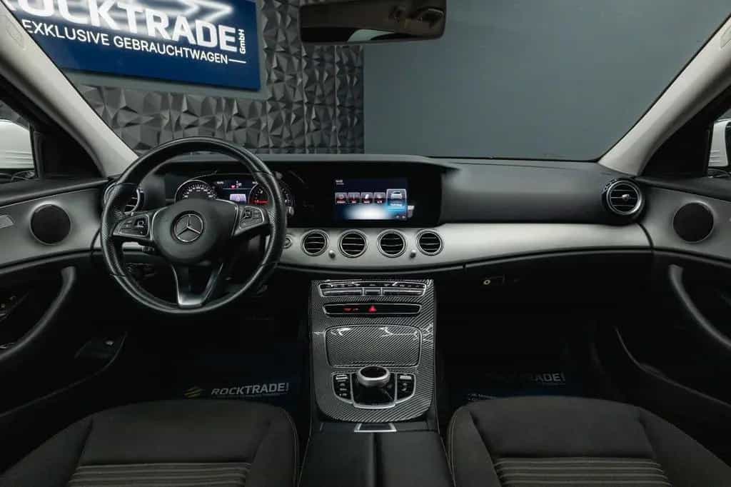 Mercedes-Benz E-Class 220d 4Matic Business *LED*Kamera*Scheckheft* 10/2017-photo-22